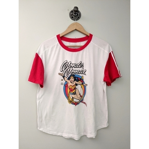 Wonder Woman Retro Short Sleeve Tee Shirt - Picture 1 of 4